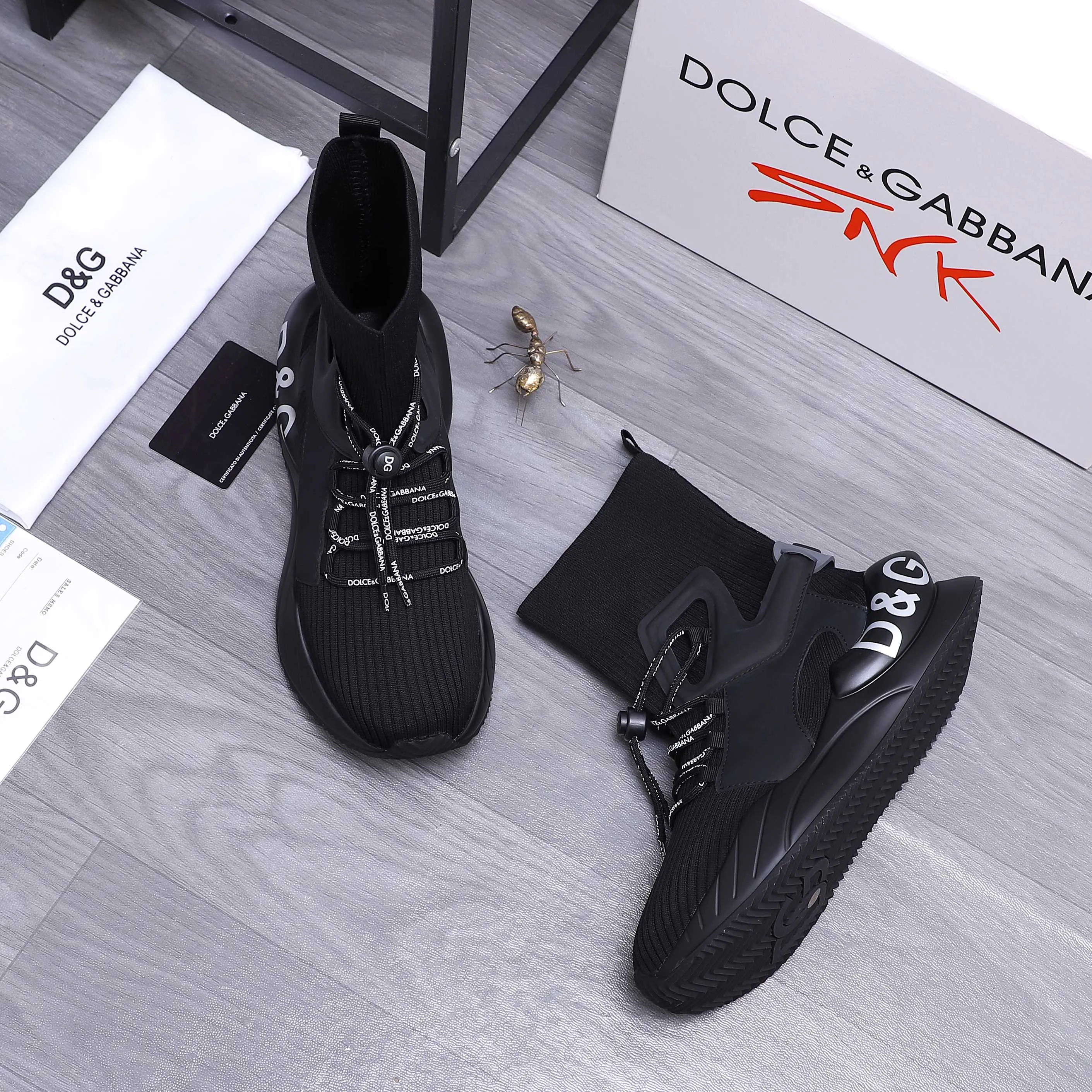Men's shoes 💰442 Product trademark: DG (Dolce & Gabbana) casual shoes for couples. Regular size: 36-46 (45.46 is custom-made and non-returnable) Product materials: Selected knitted breathable spliced ​​cowhide upper, cowhide insole, original outsole